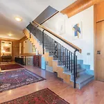 Roomy&Cozy Apartment With Shared Terrace
